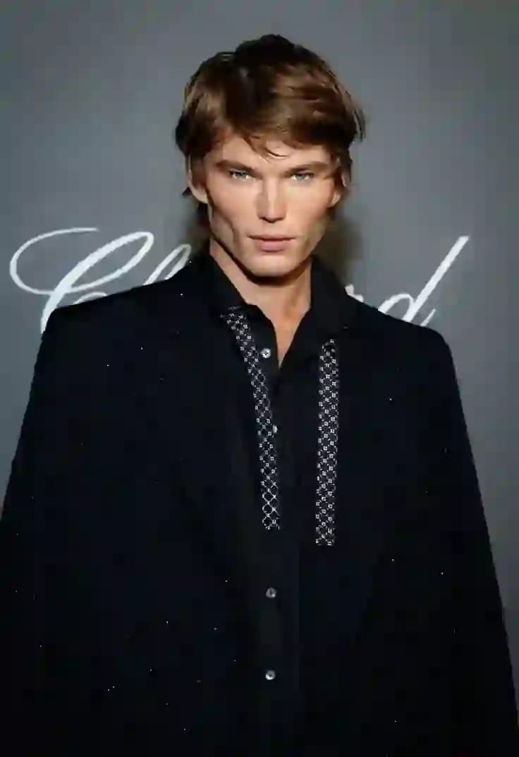 Appearance enhancement through looksmaxing techniques